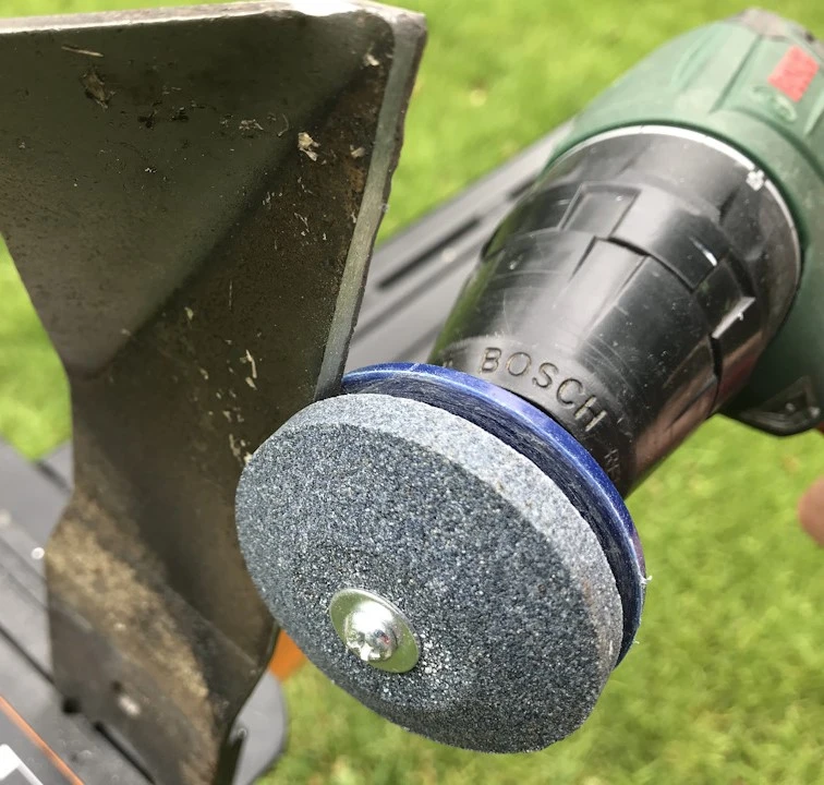 Sherem Lawnmower Blade Sharpenerin action